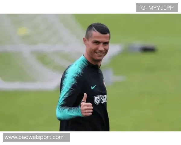 C罗社交媒体分享新造型清爽寸头引发粉丝热议